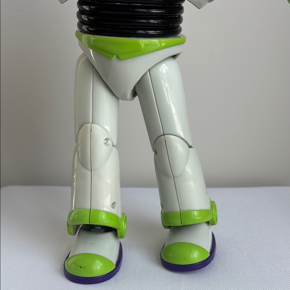 Buzz Lightyear Action Figure - Picture 7 of 15